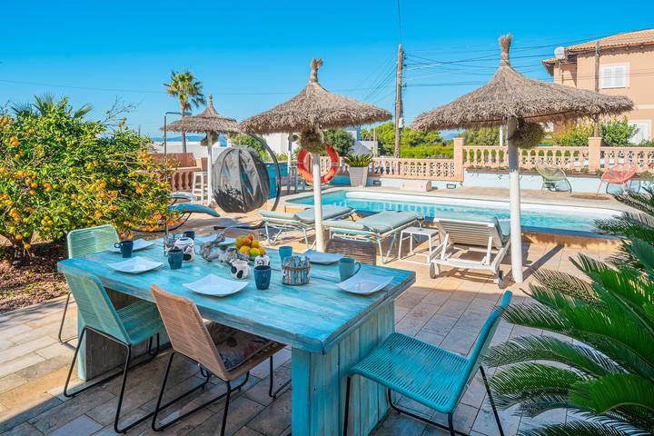 Casa de vacaciones 'La Playita' con vistas al mar, piscina, jardín y Wi-Fi in Badia Gran, Lluchmayor