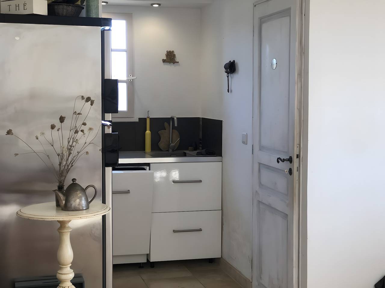 Maison de vacances 'Chez Lara' avec vue sur la montagne, piscine partagée et Wi-Fi in Lacoste, Parc naturel régional du Luberon