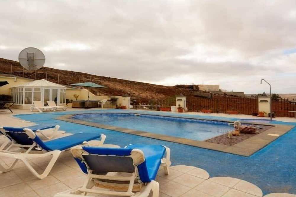 Entire apartment, Luxury Apartment with Pool, Hot Tub, and Free Accommodation Insurance, in Soo (Lanzarote), Teguise
