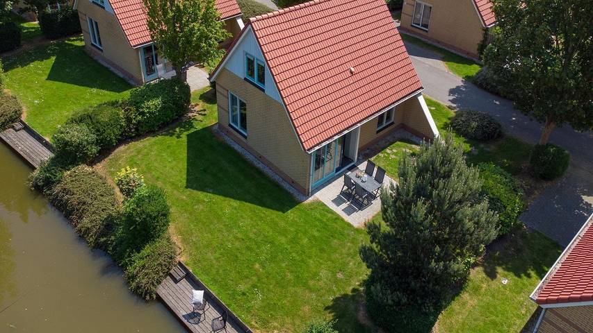 Ferienhaus für 8 Personen, mit Seeblick und Terrasse sowie Pool und Garten, mit Haustier in Andijk