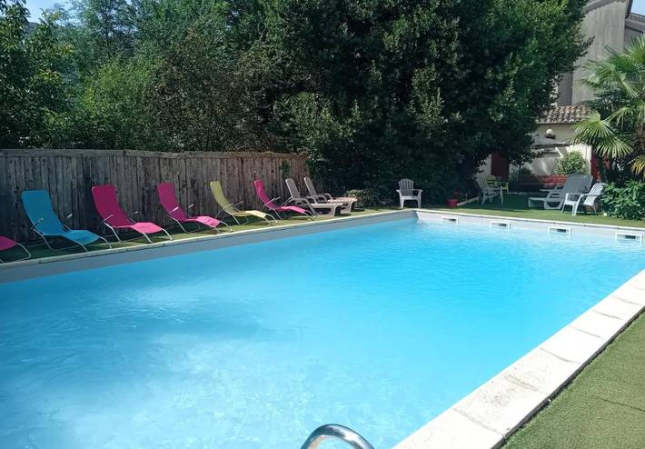 Hôtel pour 2 personnes, avec terrasse ainsi que piscine et jardin à Thueyts