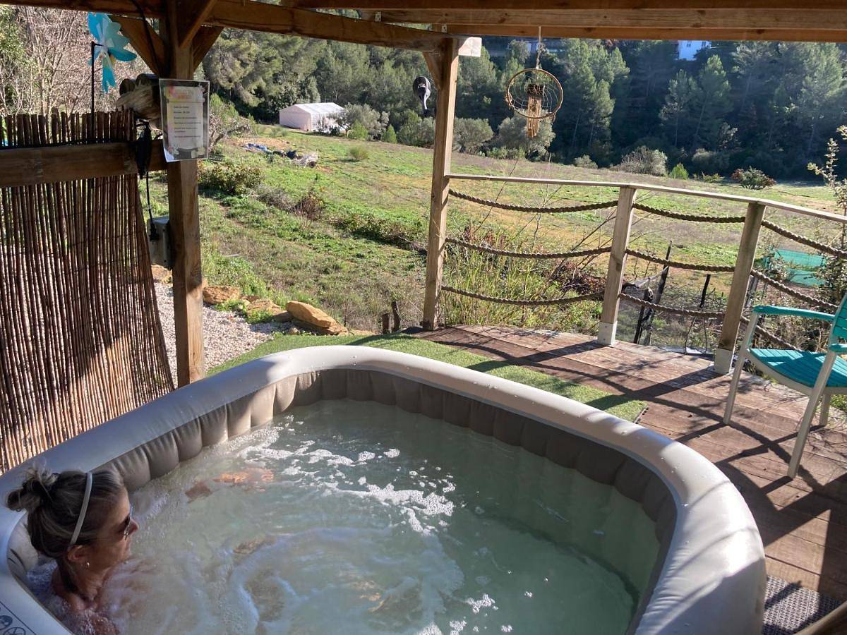 Un brin dfolies, bohème , nature, piscine chauffée de Pâques à Toussaint , spa , sauna, yoga ,massage in Le Beausset, Côte méditerranéenne (France)