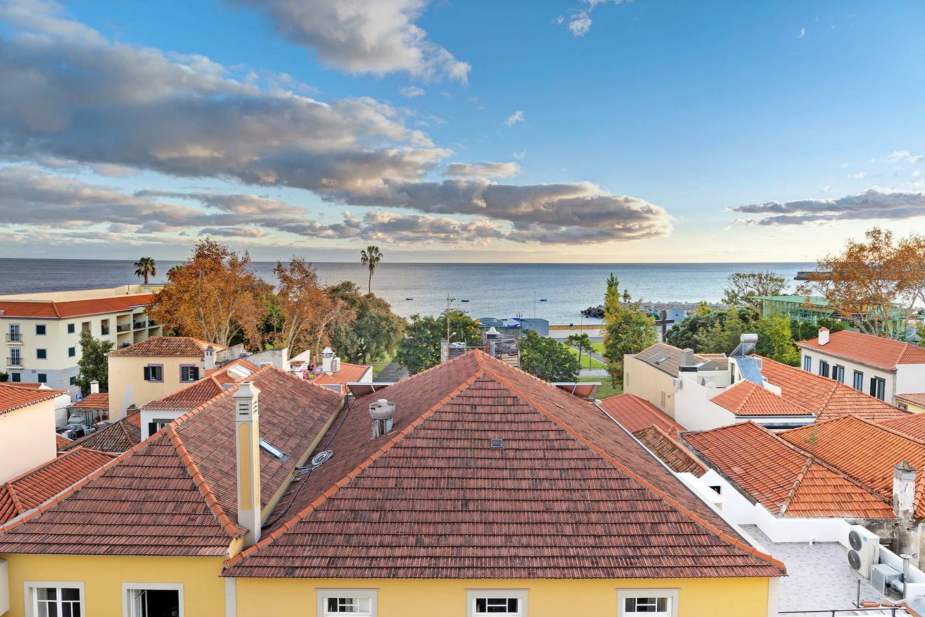 Entire apartment, Apartment 'Bela Sao Tiago 36' with Sea View, Balcony and Wi-Fi in Funchal (Santa Maria Maior), Madeira