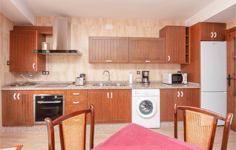 Apartamento vacacional entero, Acogedor apartamento de 85 m2 con WiFi, aire acondicionado, cocina y vistas al río in Montefrío, Provincia de Granada