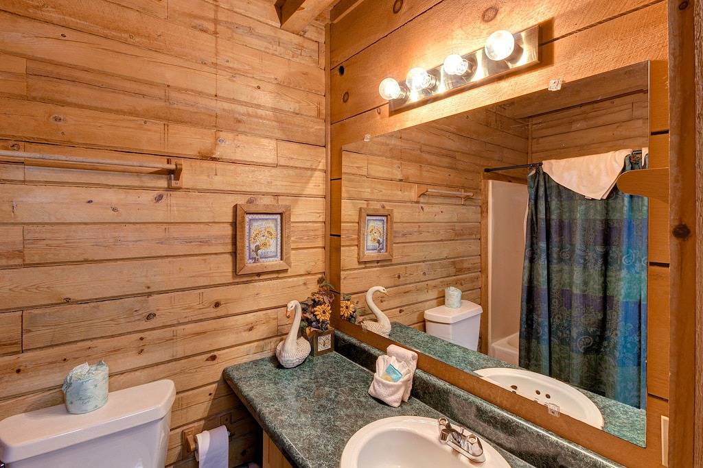 Gemütliche Hütte mit eigenem Whirlpool perfekt für von ihm bekommen weg von allem! in Tuckaleechee, Blount County