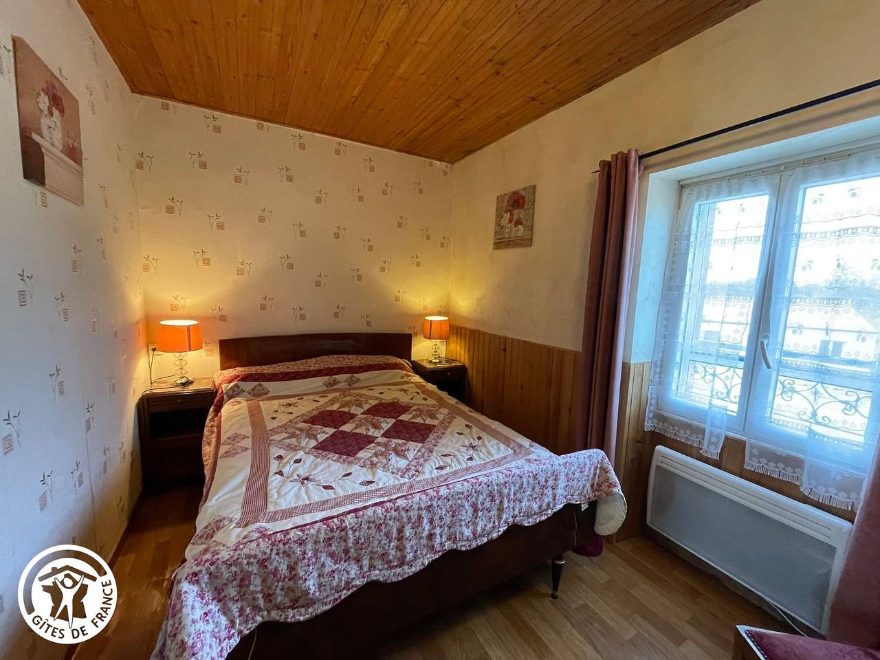 Gîte rustique avec salle de jeux et animaux en campagne in Saint-Julien-des-Landes, Vallée de la Loire