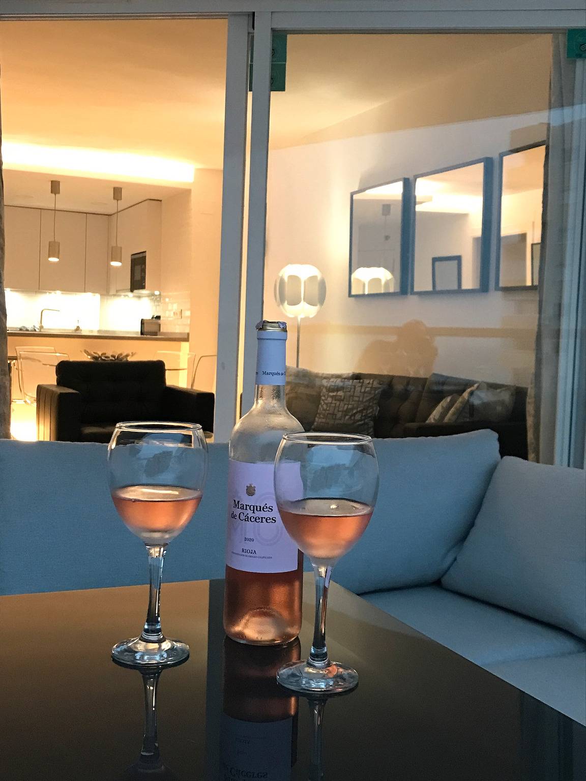 Apartamento inteiro, Apartamento 'Modern Marina Apt Fantastic' com Vista Mar, Wi-Fi e Ar Condicionado in Puerto Deportivo de Estepona, Estepona