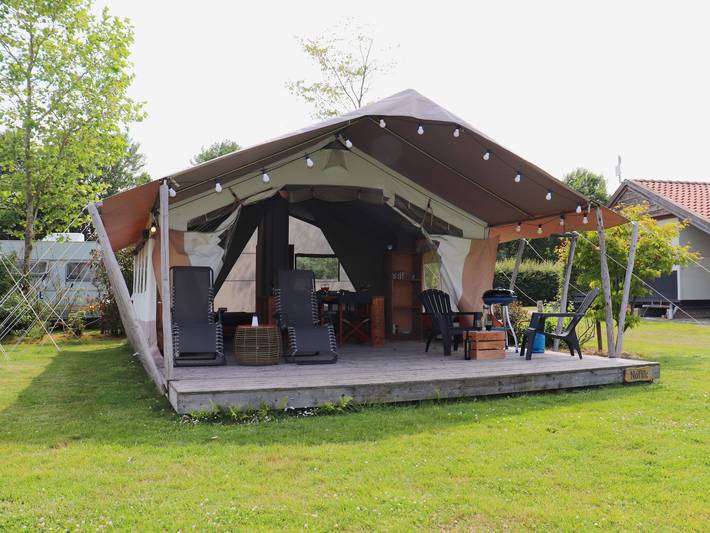 Glamping voor 4 personen, met Terras en Tuin in Friesland