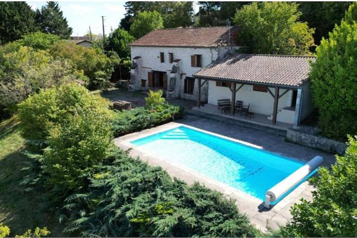 Maison de vacances pour 6 personnes, avec piscine et vue ainsi que jardin et terrasse, animaux acceptés