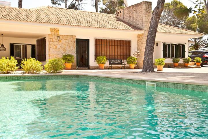 Villa Las Maravillas, 250m from the beach in El Arenal, Palma
