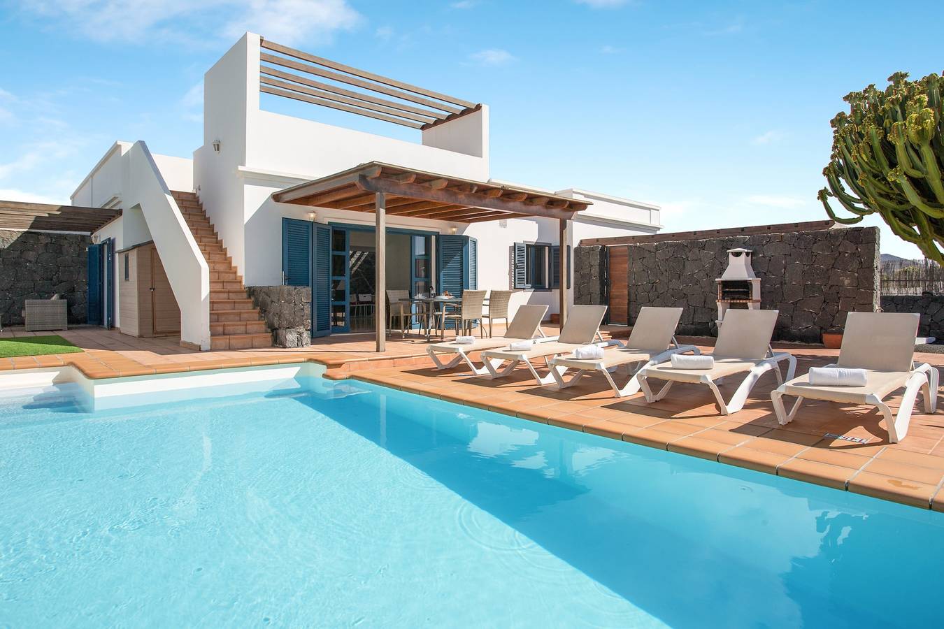 Casa "Villa Alegranza" con piscina privada, Wi-Fi, aire acondicionado, jardín y terraza in Playa Blanca, Yaiza