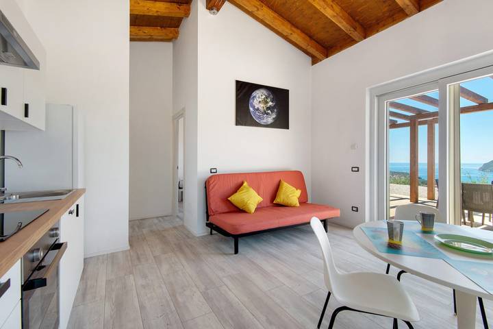Apartamento entero, Casa 'Adriana Bilocale' con vistas al mar, Wi-Fi y aire acondicionado in Lacona, Capoliveri