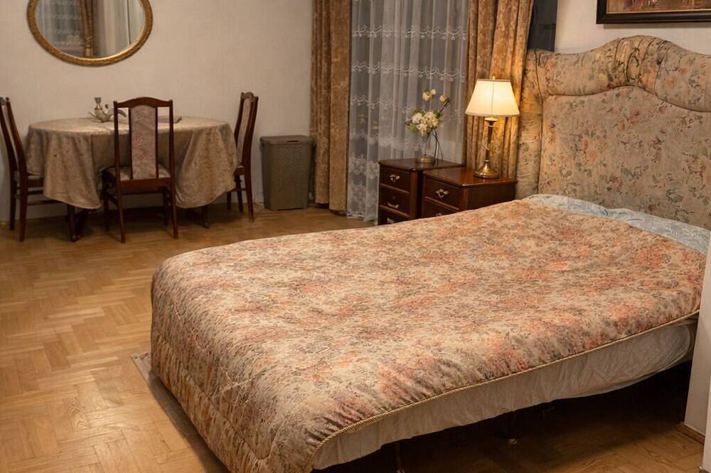 Spacious 6 Bedroom Kraków Home, Prime Location, Ac & Heat Perfect for Groups in Krakau, Kleinpolen