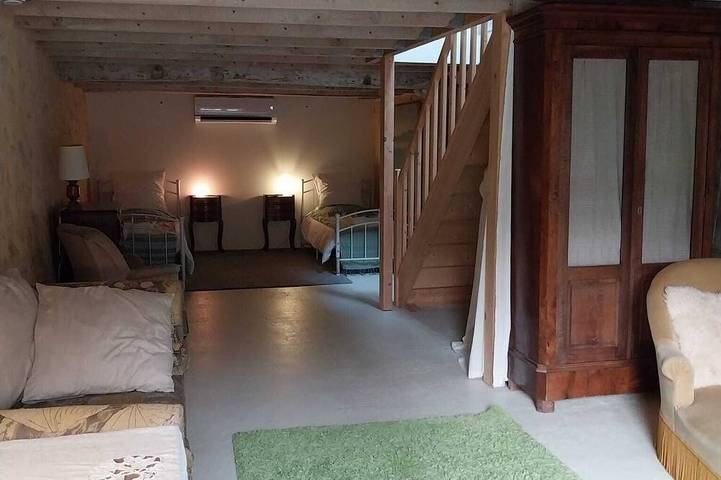 Gîte pour 6 personnes, avec terrasse et jardin, animaux acceptés à Blasimon - 4