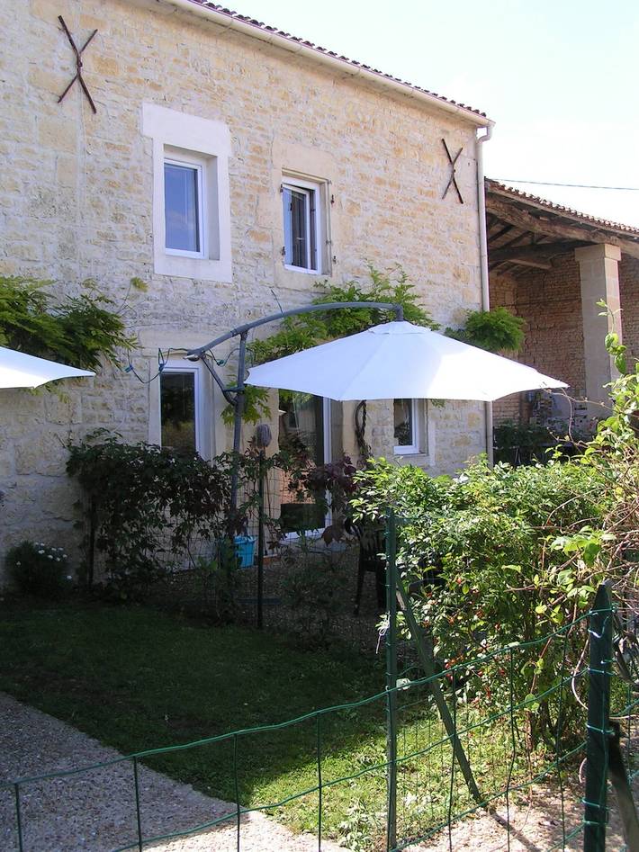 Location de vacances pour 7 personnes, avec jardin et terrasse à Dœuil-sur-le-Mignon - 2