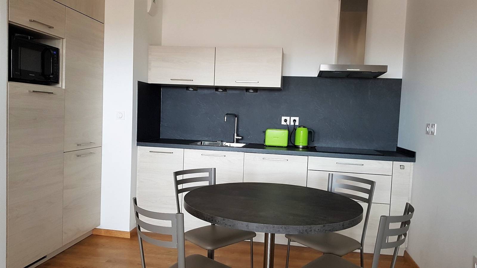 Ganze Wohnung, L'escale – Helles Apartment mit Terrasse für 4 Personen in Les Sables-d'Olonne, Vendée