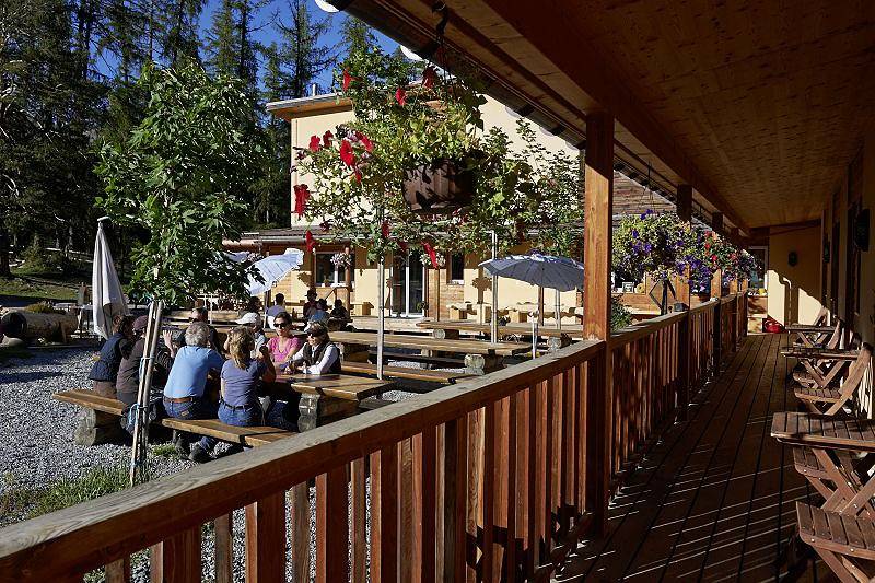 San Jon - Reitstall und Saloon - 6-Bett-Zimmer Wc/Dusche auf Etage in Scuol, Unterengadin