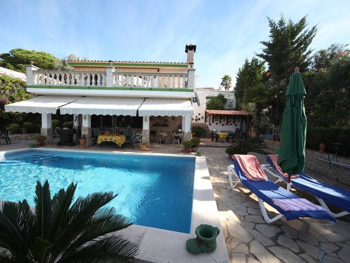 Location de vacances pour 6 personnes, avec jardin ainsi que piscine et vue sur l’océan à Canyelles - 2