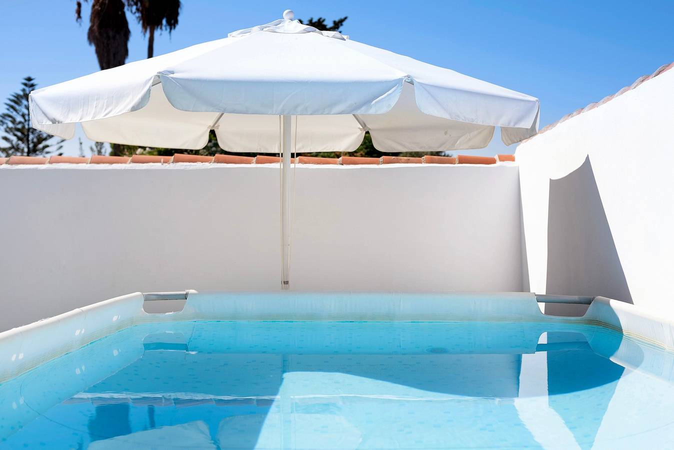 Casa de vacaciones 'La Perla' con piscina, jardín y Wi-Fi in Los Gallos-Cerromolino, Chiclana de la Frontera