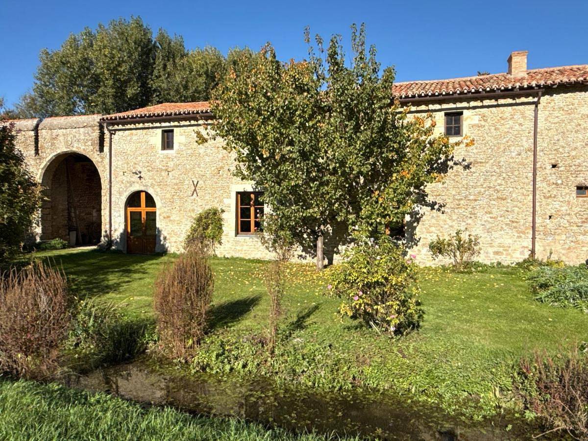 La Villa des Licoches, gite Proche Thouars 8 personnes in Marnes, Deux-Sèvres