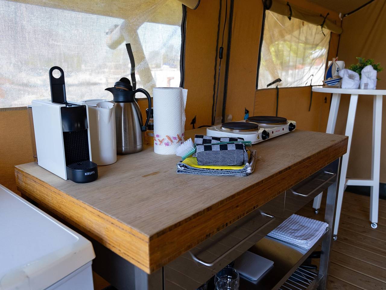 Safaritent in Heeg bij de Jachthaven in Heeg, IJsselmeer