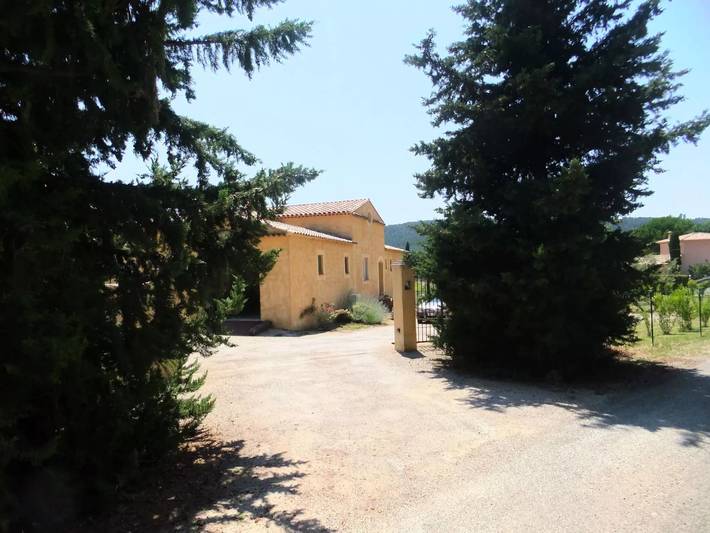 Location de vacances pour 8 personnes, avec piscine et jardin à Villecroze - 3