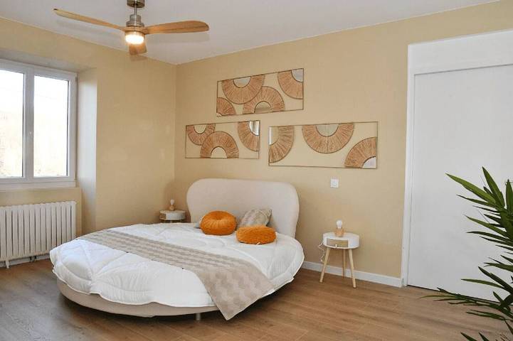 Location de vacances pour 2 personnes, avec balcon ainsi que piscine et jacuzzi, animaux acceptés à La Côte-Saint-André - 2