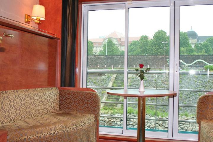 Bateau pour 2 personnes, avec jacuzzi ainsi que terrasse et sauna à Cologne - 3