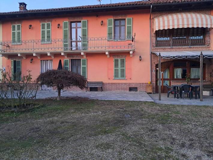 Agriturismo per 3 persone, con balcone e panorama nonché giardino in Provincia d'Asti