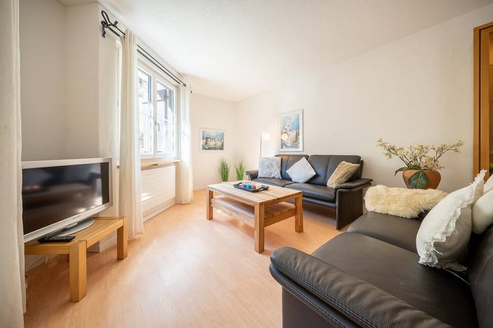 Ganze Wohnung, 3202 Wunderschöne, frisch renovierte Wohnung mit viel Charme und moderner Optik in Vulpera, Tarasp