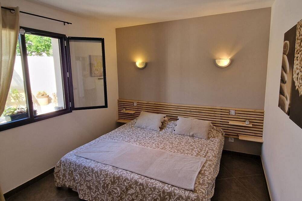 Villa with heated pool, 8 per, 4 bdrms in Roujan, Region de Béziers