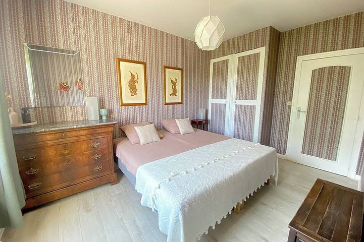 Large charming house with swimming pool, huge garden and close to state forest in Saint-Laurent (Cher), Vierzon Region