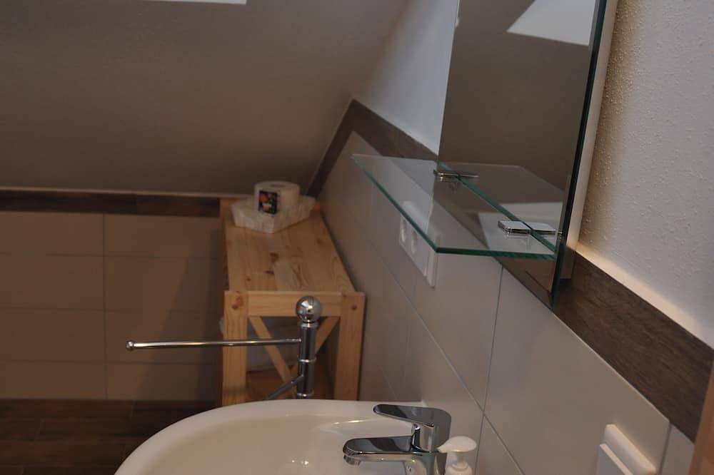 Ganze Wohnung, Ferienwohnung auf dem Dorf zwischen München und den Alpen in Aying, Oberbayern