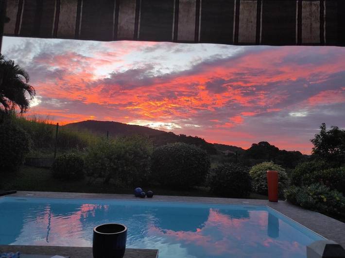 Maison de vacances pour 3 personnes, avec jardin ainsi que piscine et vue
