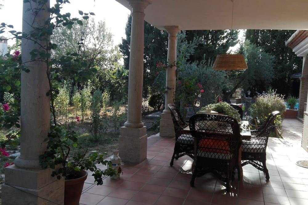 Casa rústica junto a Granada. Encanto y naturaleza in Atarfe, Provincia de Granada