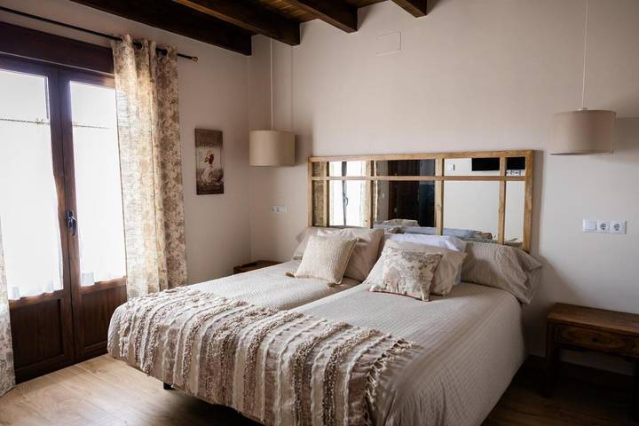 Casa rural para 16 personas, con vistas y balcón en Alcolea del Pinar