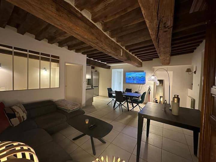 Appartement entier, Two-Bedroom Apartment in Chalon-sur-Saône, Région de Chalon-sur-Saône