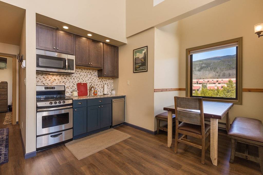 Ganze Wohnung, Aktualisiert Condo, wenige Schritte vom Aufzug, Blick auf die Berge, Schlafmöglichkeiten für 7 in Arapahoe Basin