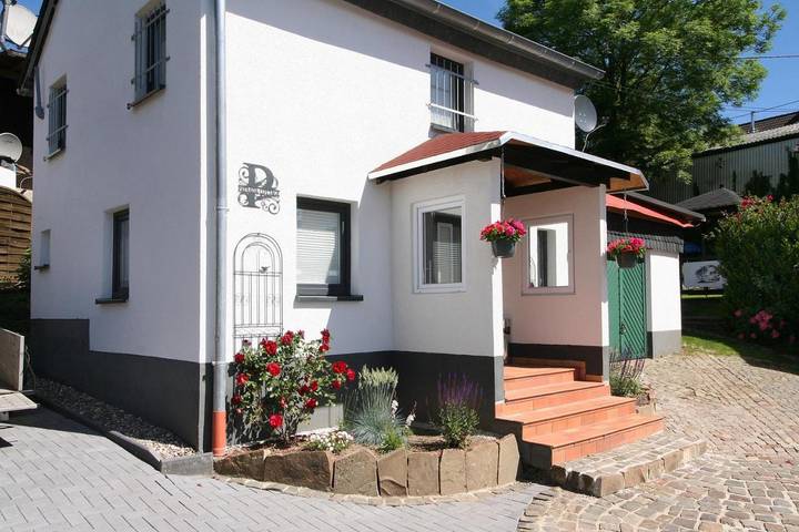 Location de vacances pour 3 personnes, avec Terrasse ainsi que Jardin et Vue à Wiehl - 2