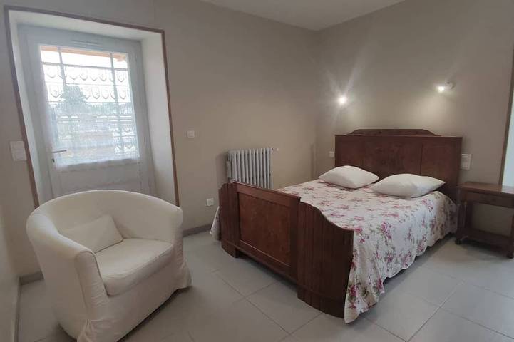 Location de vacances pour 11 personnes, avec jardin à Xanton-Chassenon - 2