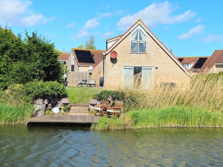 Ferienhaus für 6 Personen, mit Terrasse und Garten sowie Kinderpool und Pool
