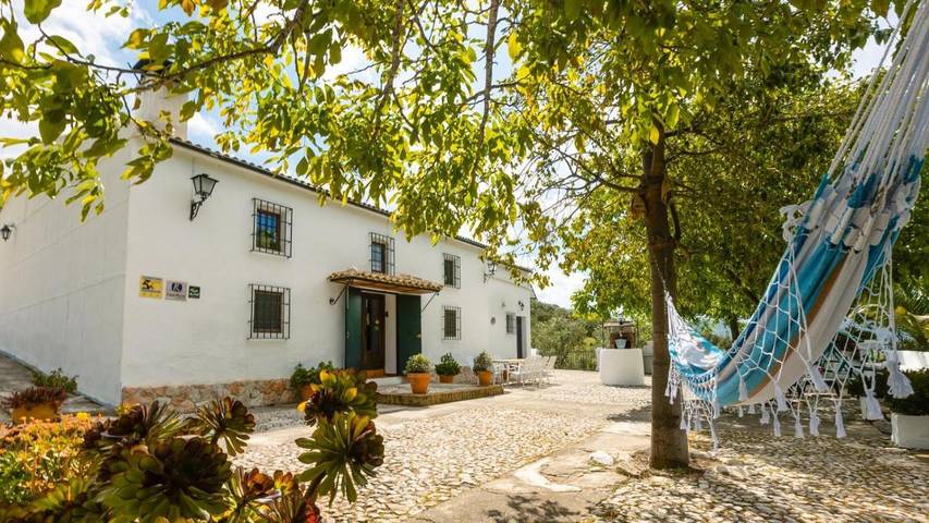 Casa de vacaciones para 10 personas, con Balcón y Terraza además de Jardín y Piscina en Carcabuey