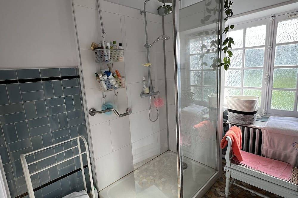 Riverside Character House With Outbuilding in Ménilles, Évreux region