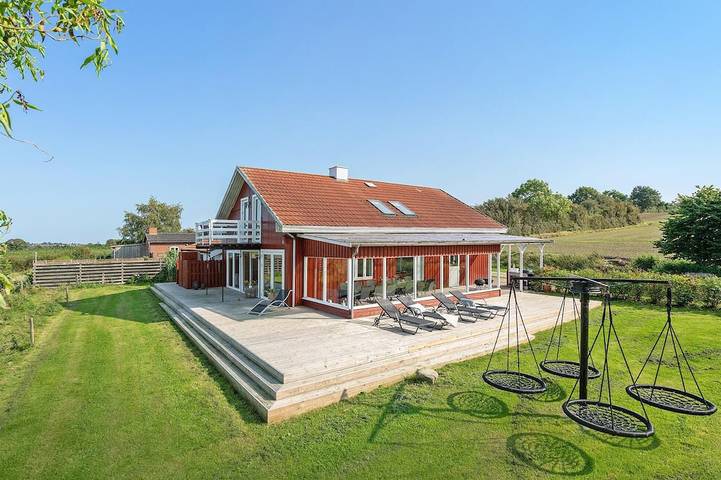 Ferienhaus für 14 Personen, mit Sauna und Terrasse sowie Garten