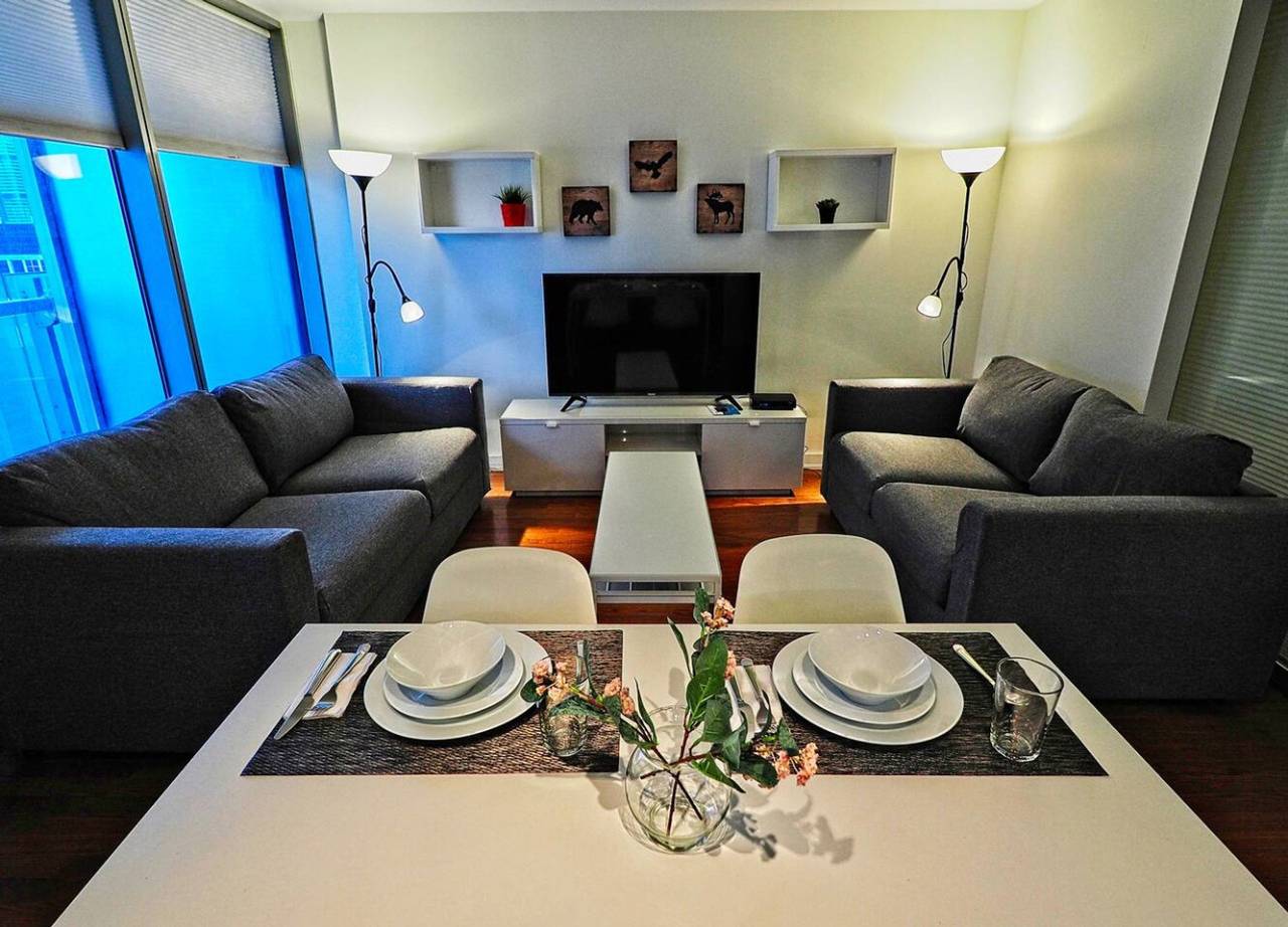 Entire apartment, 1Br Condo w/ Balcony/Pool/Gym in Toronto, Lake Ontario (Canada)