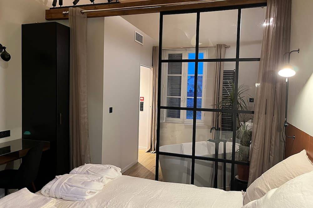 Appartement entier, Chambre double avec salle de bain in Villers-Cotterêts, Aisne