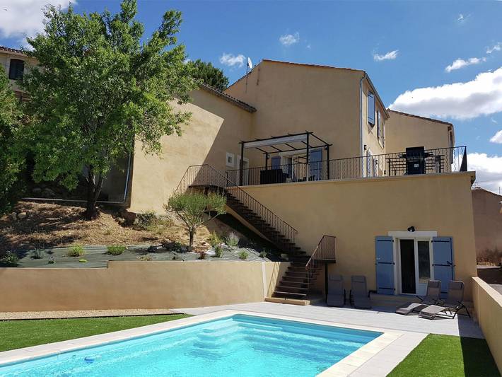 Location de vacances pour 8 personnes, avec Terrasse ainsi que Jardin et Piscine à Montouliers