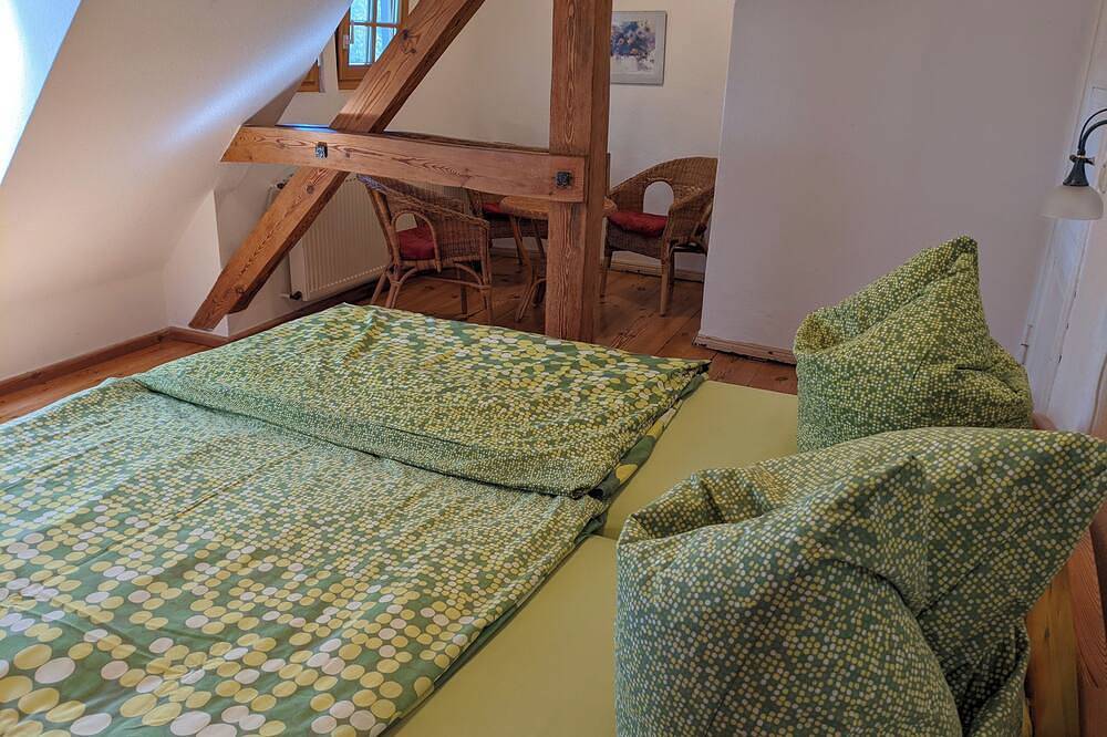 Ganze Wohnung, Quietly located holiday home with a natural garden, 500m from the lake and the forest in Templin, Barnimerland Region