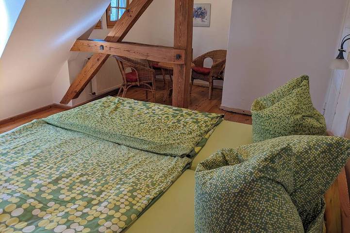 Ganze Wohnung, Ferienwohnung mit Naturgarten am Ortsrand. Nächste Badestelle und  Waldrand 500m in Templin, Barnimerland Region