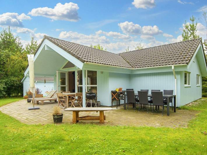 Ferieudlejning for 6 personer, med Terrasse og Have i Jegum